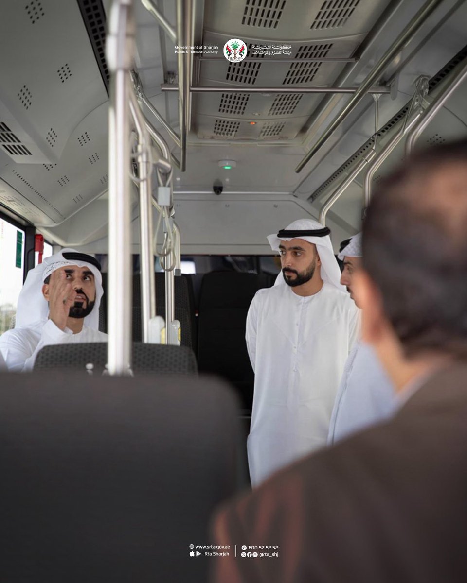 استضافت هيئة الطرق والمواصلات بالشارقة وفدًا من القيادة العامة لشرطة الشارقة، لاستعرض أداء الحافلات الكهربائية، وتقييم فاعلية سير عملها وتبادل الخبرات حول أفضل الممارسات في قطاع النقل المستدام.

ويأتي اللقاء في إطار التعاون والتكامل لدعم منظومة النقل المستدام في الإمارة، وتقديم