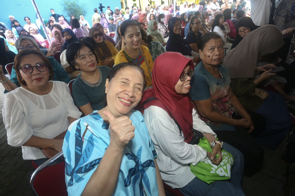 cakimiNOW's tweet photo. Ikut hadir di Pasar Murah yang diselenggarakan oleh Gerakan Kebangkitan Tani dan Nelayan Indonesia (Gerbang Tani) dalam rangka HUT ke-11 Gerbang Tani di Ciracas, Jakarta Timur. 

Sebagai banom PKB, saya ingin Gerbang Tani semakin fokus memperjuangkan kepemilikan tanah bagi petani, mengawal bahan baku, memperkuat produksi pertanian, dan memastikan produk petani sampai ke pasar dengan baik.