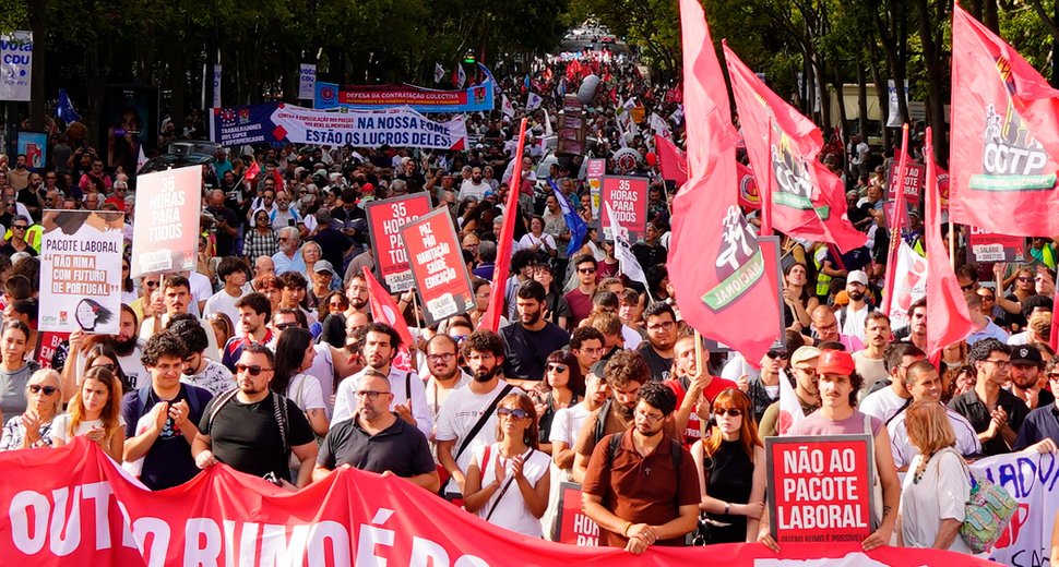 Milhares de pessoas saíram à rua. Imigração e pacote laboral. Mas a comunicação social não informa, a comunicação social que critica as redes sociais não nos deixa alternativa se não as redes. A comunicação social é cúmplice da extrema-direita porque é ela que lhe paga. #Fascismo