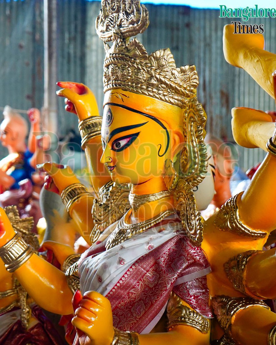 BangaloreTimes1's tweet photo. Across #Bengaluru, artisans are working to perfect the vibrant idols that will soon be the heart of #DurgaPuja celebrations.
Check out the pictures in the story.
#festiveseason #durgapuja #tistheseason #navratri #bengalurufestivity #maaasche https://t.co/omIsPWdqZS