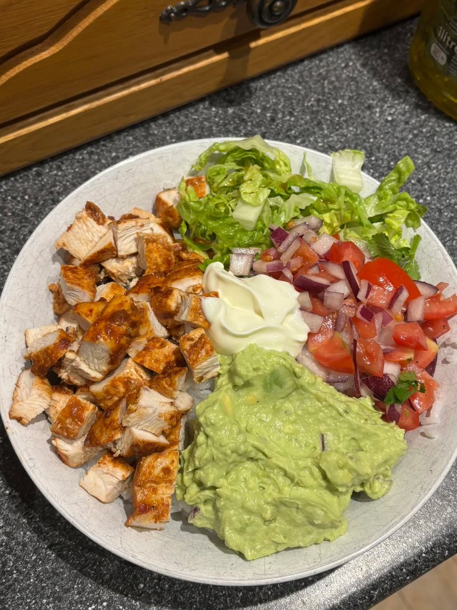 A beautiful meal will bring you a refreshing day🥗