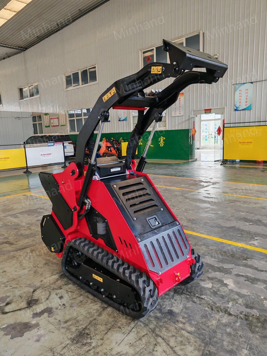 MINHAND2025's tweet photo. MH925 by Minhand: compact skid steer with 950 kg tipping capacity &amp; Yanmar diesel. Perfect for construction, landscaping &amp; farm work. 🚜⚙️
🌐 https://t.co/lO1MmmOsXP | 📩 Bruce.liu@minhandintel.com
#miniloader #skidsteer #construction #compactmachinery https://t.co/Ml0o4vMZ56