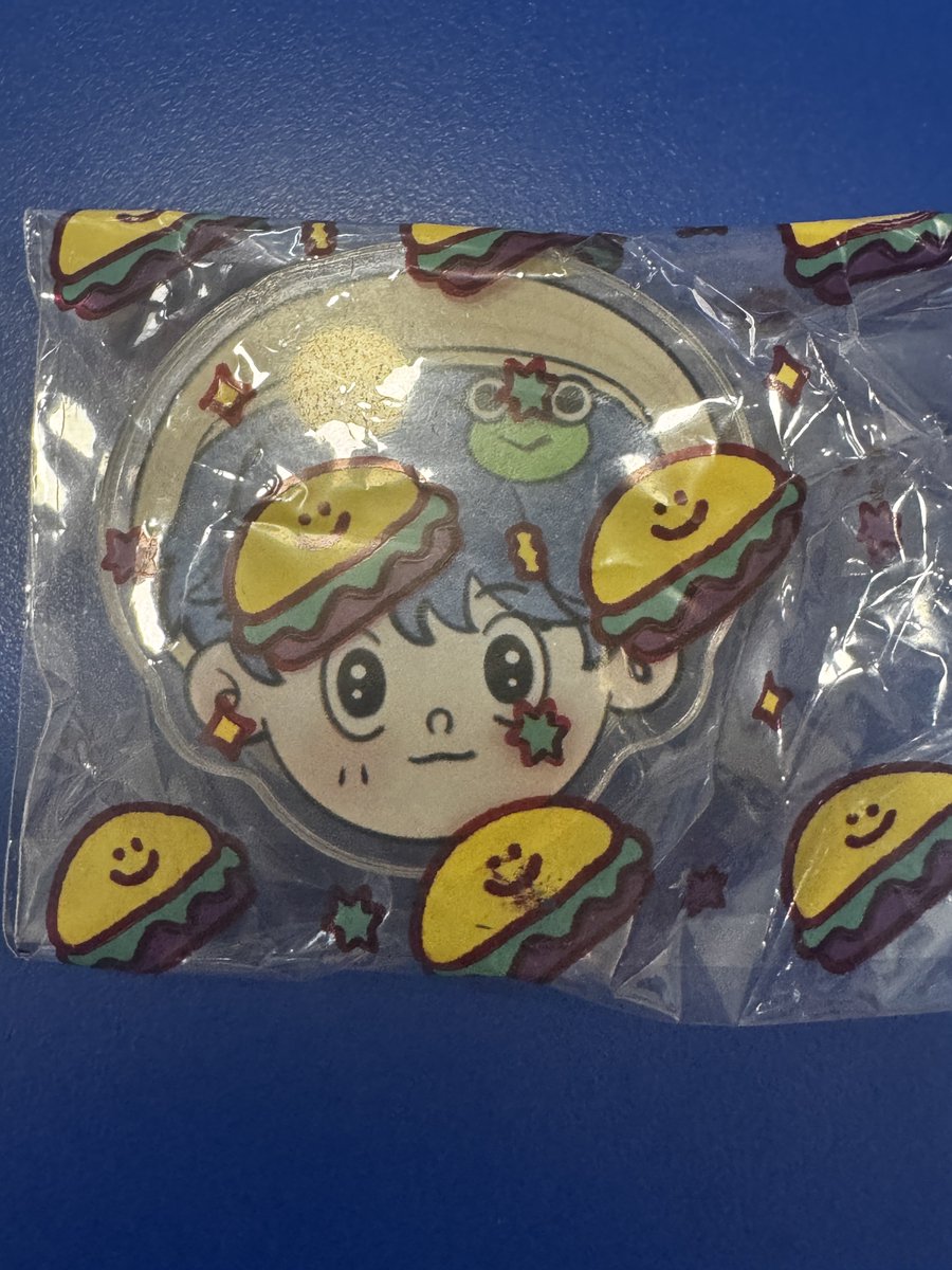 📍스페이스원 버거

잘생긴 영준이 사진에 둘러쌓여 하와이언 버거 먹었어요🍍(버거 메뉴는 다양합니다)

사진도 예쁘고 버거도 맛있고 특전 다 넘 예뻐요!!
거기다 복권,,,4등이 그립톡이라니. 3종 중 저는 “파란머리” 듀니 가져갑니다 ㅠㅠ

감사해요💙
#영준이와_함께하는_picnictime

#배너 #영준