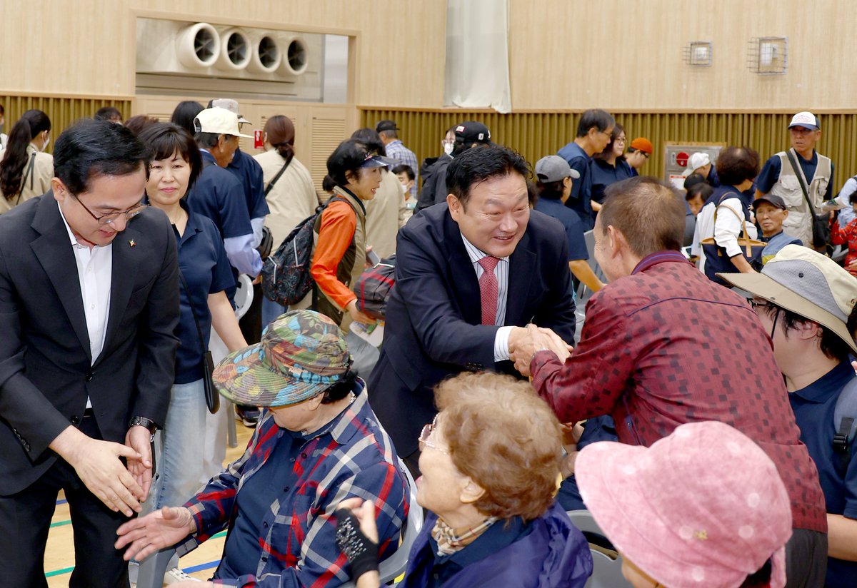 joksil's tweet image. 17개 시도 가운데 가장 오랜 역사를 자랑하는 대전 장애인생활체육대회가 열렸습니다. 생활체육 17종목, 어울림체육 10종목으로 1700여 명이 참여하는 모두의 축제입니다. 동구 선수단도 참여해 힘껏 응원하고 왔습니다.

#박희조 #대전동구청장 #장애인생활체육대회
#동구를_새롭게_구민을_신나게