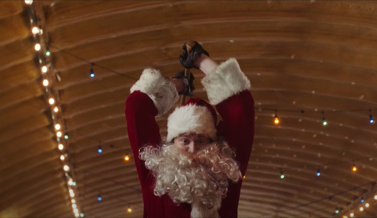 SILENT NIGHT, DEADLY NIGHT had one scene that literally had people cheering. It's Dexter meets Christmas and I loved it #FantasticFest