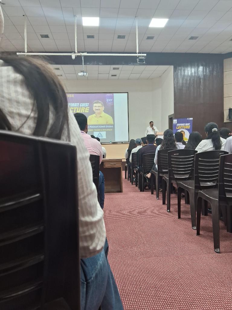 Shivans44523940's tweet photo. Nothing just getting  more knowledge  about market by 
MR . PRASHANT KUMAR SHARMA SIR
MANAGER-TRAINING AND DEVELOPMENT OF ITC BHOPAL https://t.co/NaBdjFV2Iw