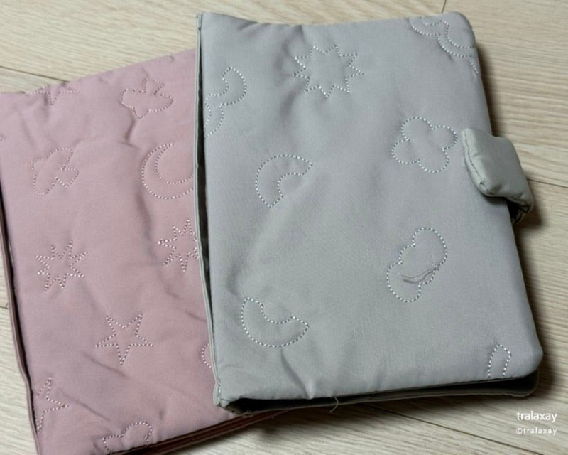 miibookzip's tweet image. 아니 ㅁㅊ 다이소가 또 큰일을 했어
품번: 1068008(핑크) ,1068009(그레이)
기존것들 크기 아쉬웠는데 이게 더 크대…양쪽 날개에 포켓있고 책등부분에 손잡이도 있대….
근데 중요한건 다이소몰에도 동네 매장에도 없어서 내 세상이 무너짐 저 제발 사고싶어요🥹
(정보 공유해주셔서 감사합니다..🫶🏻)