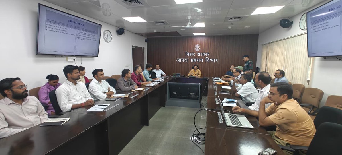 आपदा प्रबंधन विभाग में 22 सितंबर, सोमवार को विभाग के संयुक्त सचिव श्री मो. नदीमुल गफ्फार सिद्दीकी की अध्यक्षता में साप्ताहिक समीक्षा बैठक का आयोजन किया गया। बैठक में संयुक्त सचिव के द्वारा आनुग्रहिक राशि, आपदा सम्पूर्ति पोर्टल, बिहार आधार ऑथेंटिकेशन फ्रेमवर्क (BAAF), पीएम केयर