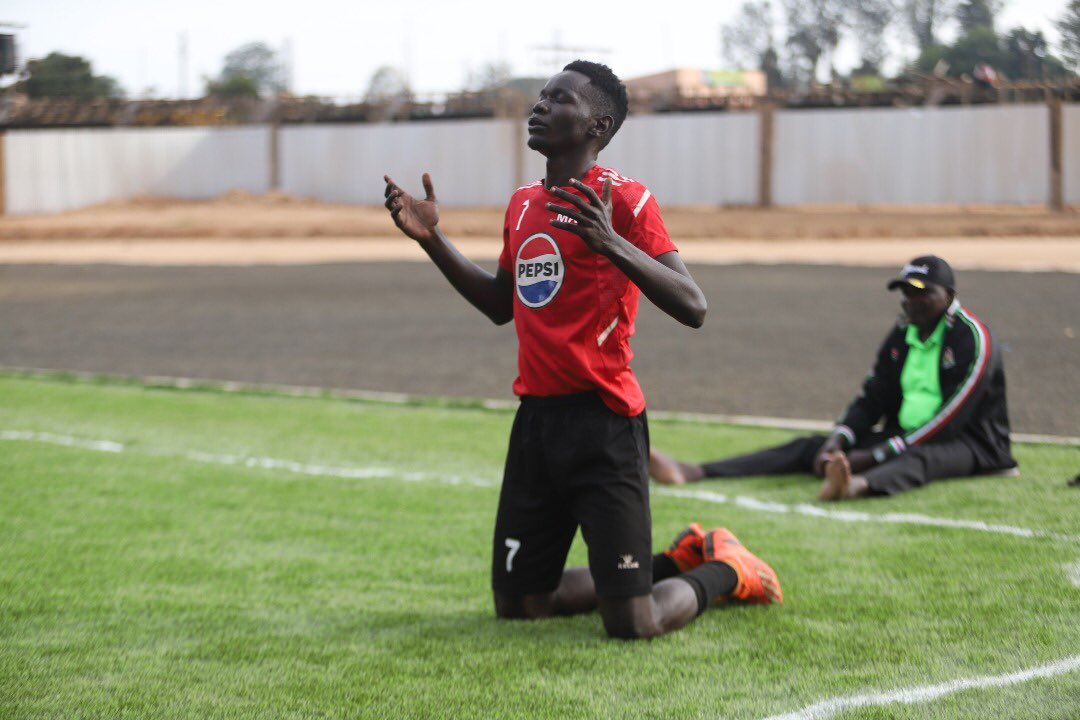 MakerereEnzymes's tweet image. Congratulations to our own Ochen Ivan aka Smiley who emerged Top scorer⚽️ of the tournament🥳
Mr. Sexy Smiles😀

#Universitysports #sportspamoja #competitions #winingmentality