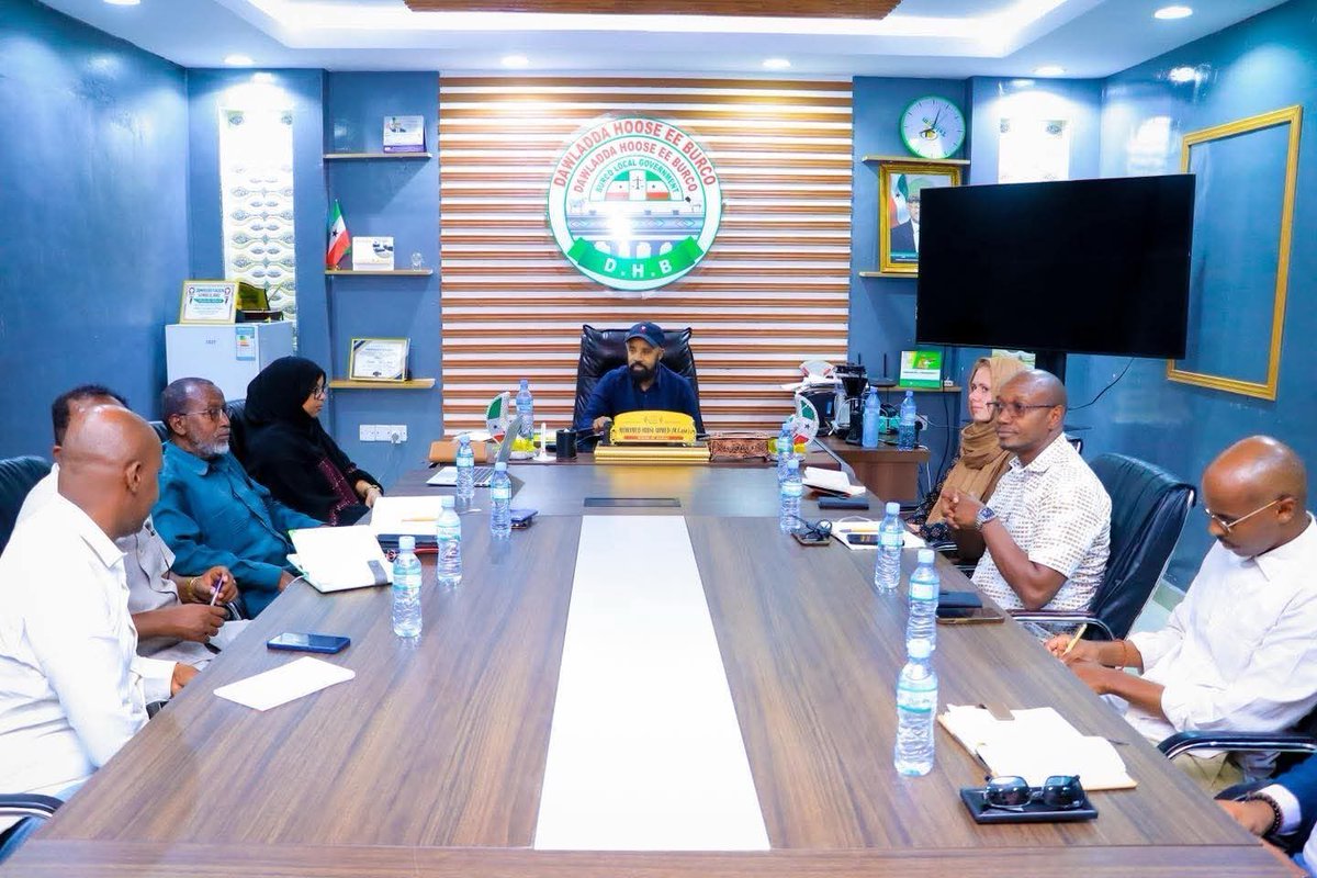 During the visit to Burco, the 🇳🇱 delegation met with the mayor, Mahmed Hersi Ahmed. We discussed  the city’s development, disaster-risk management and the impacts of climate change it faces. 
Overall, the visit was very insightful - thank you!