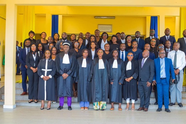 gabonmailinfos's tweet image. Prestation de serment des agents de la direction du commerce : un pas décisif pour la régulation du secteur

gabonmailinfos.com/prestation-de-…

#gabonmailinfos #Prestation #Serment  #Commerce #Gabon  

💡Tel:+24162448577
🎯 Abonnez-vous à notre chaîne WhatsApp  whatsapp.com/channel/0029Va…