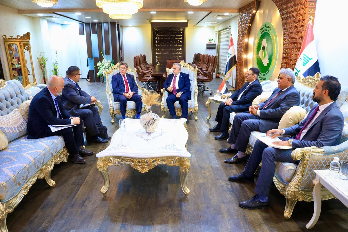 L'ambassadeur Christopher Boehm, a rencontré le ministre iraquien de l'Agriculture, Abbas Jabur Al-Malki, afin de discuter de possibles opportunités agri. L’expertise agroalimentaire canadienne est essentielle aux relations commerciales canado-irakienne. facebook.com/agrimediaiq