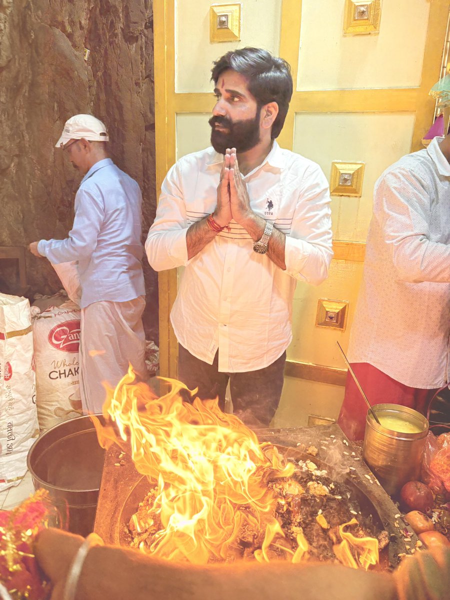 MukeshDevGurja2's tweet image. माँ शक्ति की उपासना के महापर्व नवरात्रि स्थापना के पावन अवसर की हार्दिक शुभकामनाएं।

मातारानी के आशीर्वाद से आप सभी के जीवन में सुख–संपन्नता एवं खुशहाली बनी रहे।