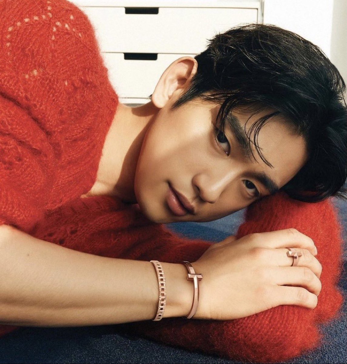 GOT7’s Park Jinyoung has donated 100 million won to the NGO “Save the Children” to support meal programs for children and families facing food insecurity. 

Marking his birthday and as a member of the NGO’s Honors Club he continues to use his platform to create a positive impact.