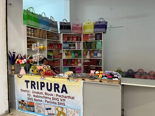 TripuraSRLM's tweet image. Parinita SHG from Nabincherra Village, Pecharthal RD Block, Unakoti District proudly represents Tripura at the Telangana SARAS Fair in Hyderabad, beginning 18th September. Showcasing the spirit, skill, and enterprise of rural women entrepreneurs! 🌸✨
 #SARASFair 
#SHG 
#Tripura