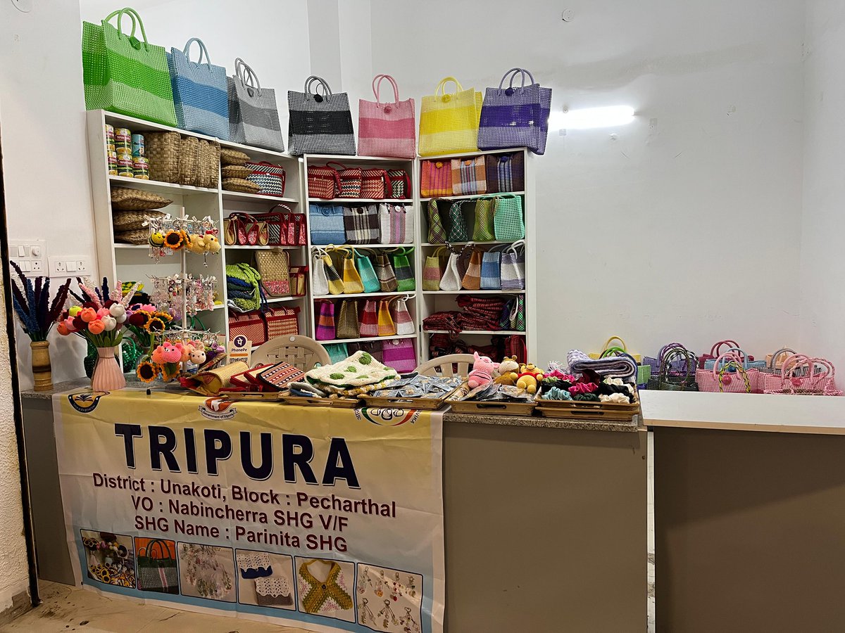 TripuraSRLM's tweet image. Parinita SHG from Nabincherra Village, Pecharthal RD Block, Unakoti District proudly represents Tripura at the Telangana SARAS Fair in Hyderabad, beginning 18th September. Showcasing the spirit, skill, and enterprise of rural women entrepreneurs! 🌸✨
 #SARASFair 
#SHG 
#Tripura