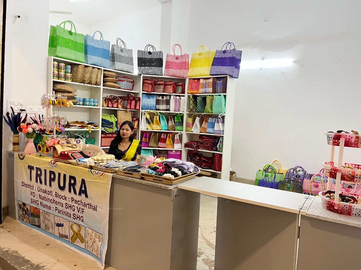 TripuraSRLM's tweet image. Parinita SHG from Nabincherra Village, Pecharthal RD Block, Unakoti District proudly represents Tripura at the Telangana SARAS Fair in Hyderabad, beginning 18th September. Showcasing the spirit, skill, and enterprise of rural women entrepreneurs! 🌸✨
 #SARASFair 
#SHG 
#Tripura