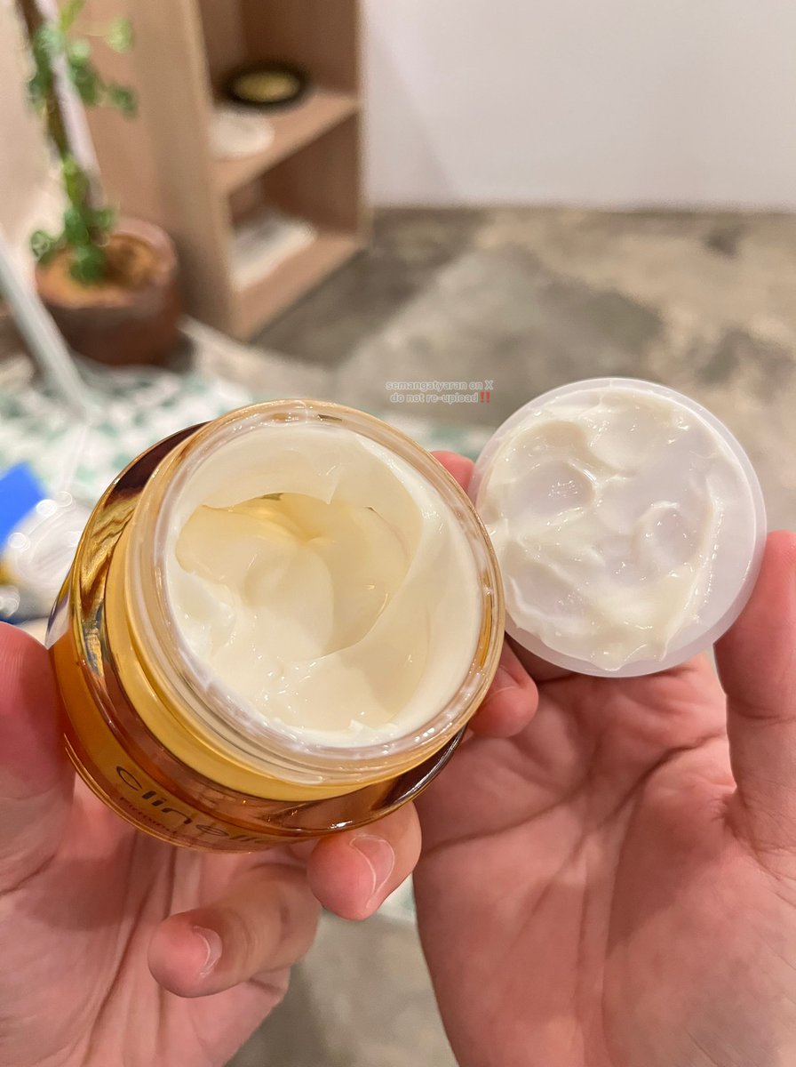 semangatyaran's tweet photo. muka bantal bangun tidur auto glowing &amp; plumpy 😚

udah semingguan pake dia di-step night skincare ku hihi 🧡 https://t.co/2fguvzcQMd