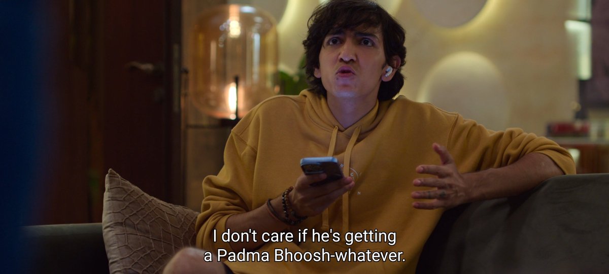 loved how aryan didn't spare a single soul from the khan-daan. 

#TheBadsofBollywood