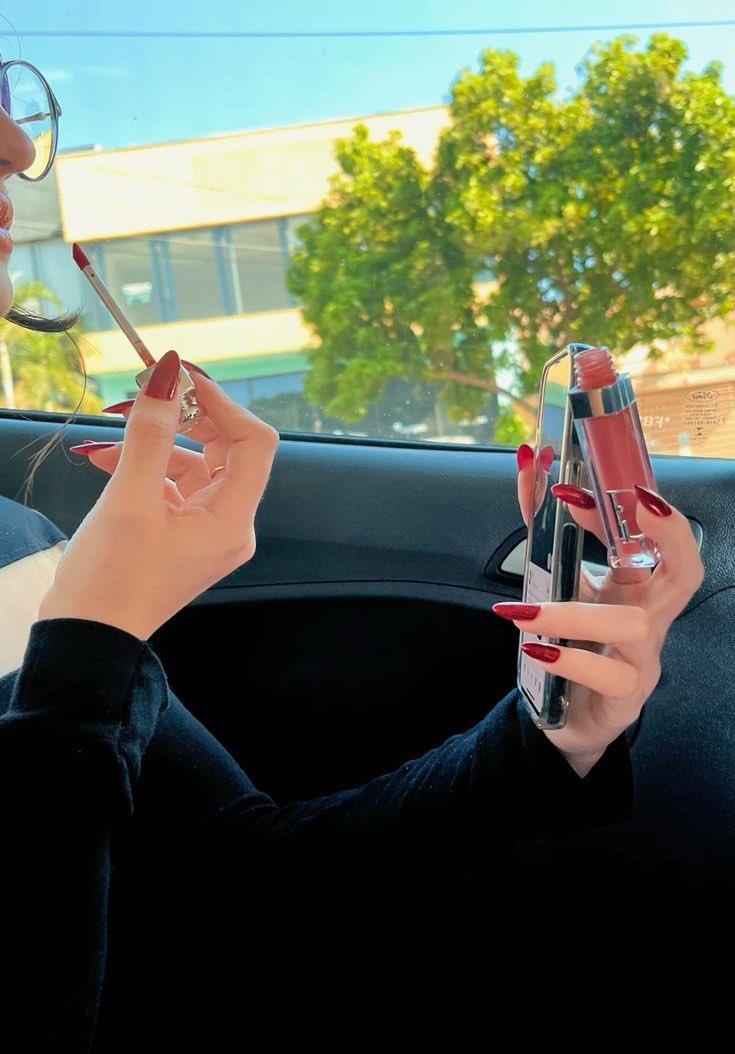 لا حسبالك بكل ديره الك شراي 
تره تراب الوطن بس بالوطن غالي