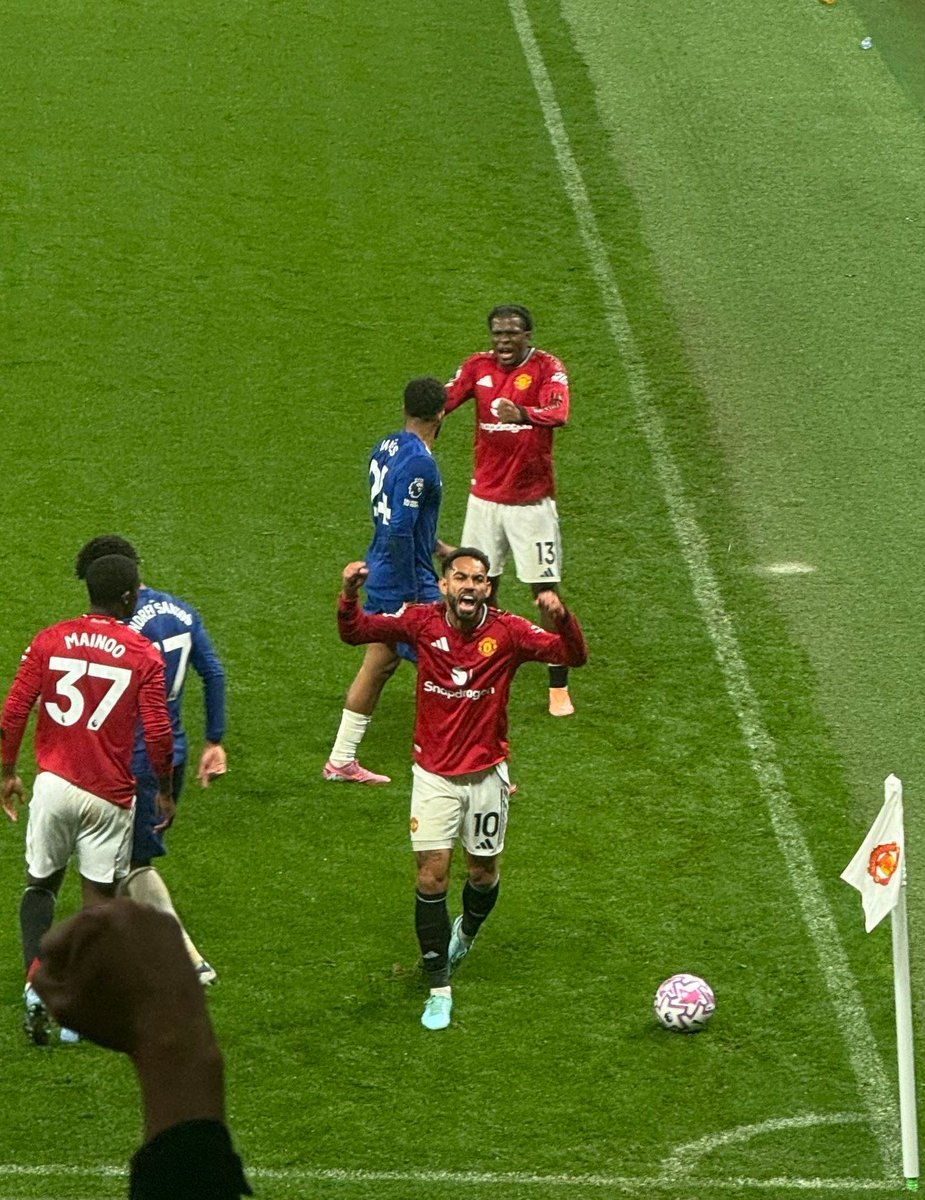 ManUtdInPidgin's tweet image. The 3pts bin mean so much to Cunha ❤️