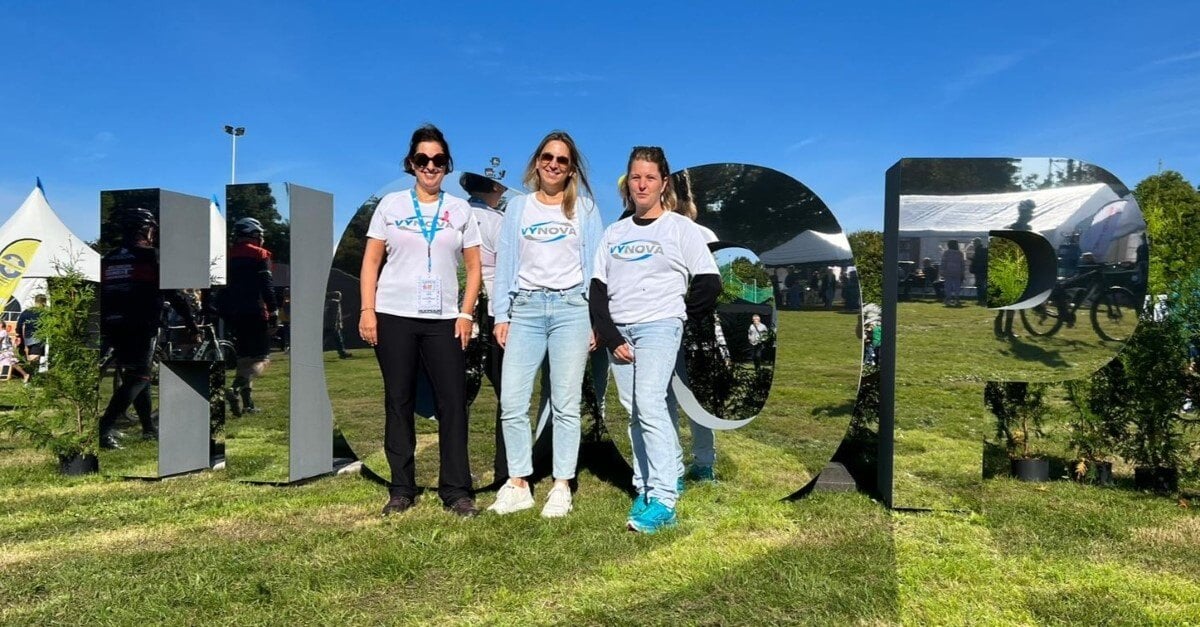 🎗️ Op 27 &amp; 28 september neemt team #Vynova deel aan Samen voor Hoop in Tessenderlo om geld in te zamelen voor de strijd tegen kanker.

📍 Kom vanaf zaterdag 27/9 om 16u naar Sportpark Tessenderlo om onze deelnemers aan te moedigen en te genieten van animatie en een warme sfeer!