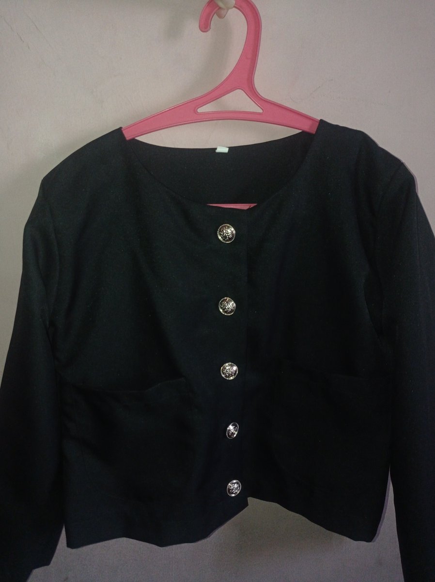 mitpm_'s tweet photo. kode barang: 1N
blazer hitam, size L, harga 45k https://t.co/6X2hq1knhI