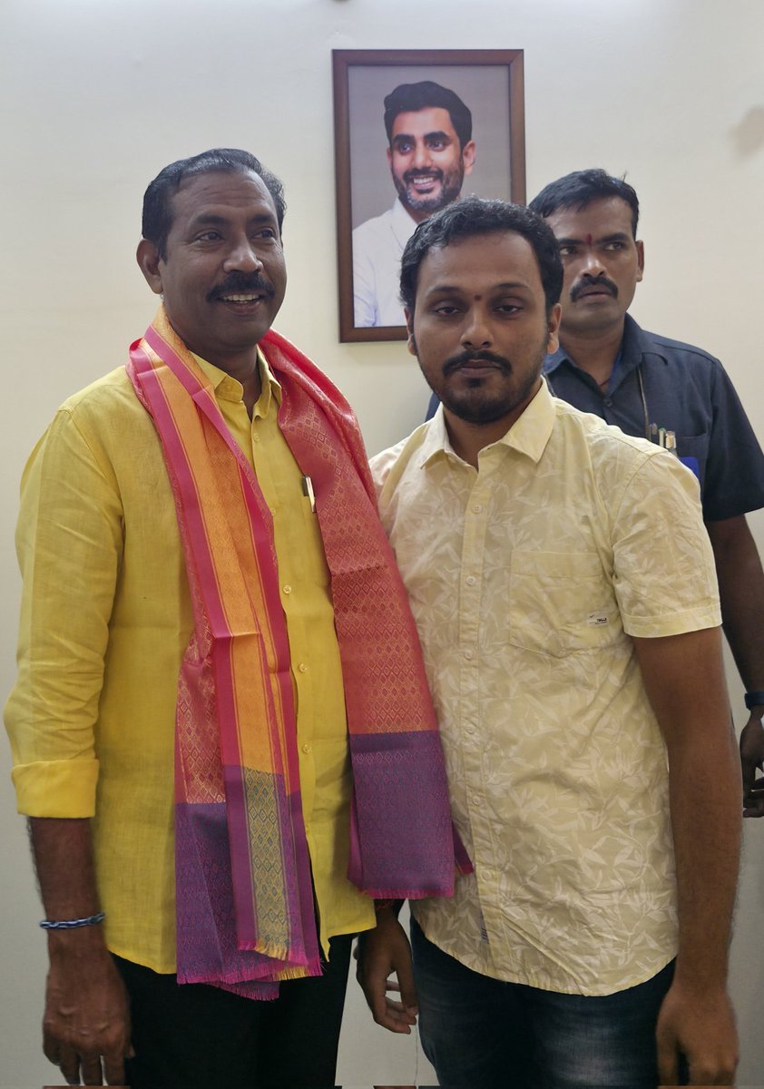 pvsuday1999's tweet image. తెలుగుదేశం పార్టీ రాష్ట్ర అధ్యక్షులు, గాజువాక నియోజకవర్గం  శాసనసభ్యులు గౌ. శ్రీ. Palla Srinivasa Rao గారిని విజయవాడలోని  ఆయన నివాసంలో మర్యాదపూర్వకంగా కలిశాను.
#TDPStatePresident #GajuwakaMla #Gajuwaka #TeluguDesamParty #NaraChandraBabuNaidu #NaraLokesh #DeputyCM