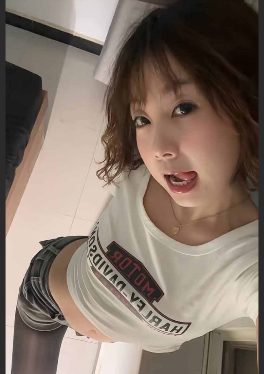 erchenshiren's tweet photo. 这个女生绝对是典型“桃花眼媚，腰臀生浪”的尤物相，性欲如隐火，一点就爆，骚劲儿十足却不失可爱，淫荡藏于骨，易开发成床上的小野猫，轻M属性让她爱被征服
#淫相学 #面相 #识人术 https://t.co/62z8O40Zgf