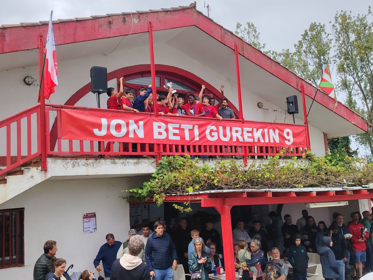 XVII Memirial Jon Antruejo
Semifinales
<a href="/AthleticClub/">Athletic Club</a> 2 / <a href="/DanokBatClub/">Danok Bat</a> 0

<a href="/SDEibar/">SD Eibar</a> 0 /
<a href="/SantutxuFC/">SantutxuFC</a> 4

Tercero y Cuarto
<a href="/DanokBatClub/">Danok Bat</a> 0
<a href="/SDEibar/">SD Eibar</a> 1

Final
<a href="/AthleticClub/">Athletic Club</a> 1
<a href="/SantutxuFC/">SantutxuFC</a> 2 TXAPELDUN

<a href="/GetxoKirolberri/">Getxo Kirolberri</a> 
<a href="/BasqueWater/">Alzola</a> 
<a href="/FangalokaSpace/">Fangaloka</a> 
<a href="/GetxoFutbola/">Getxo Futbola</a>