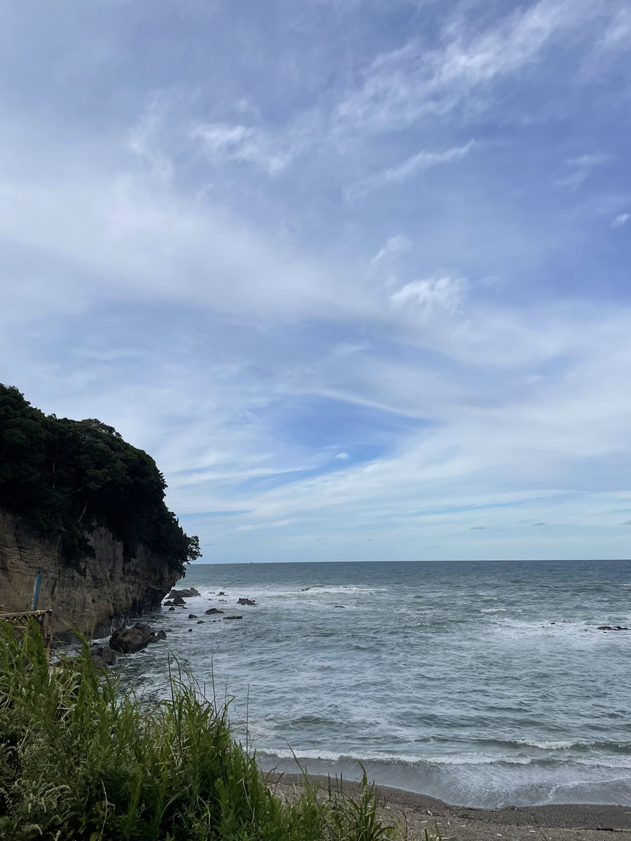 海の見えるカフェで、オシャレに。

すごい素敵空間。
チーズドッグもとても美味しいです😊

海カフェ
福島県いわき市久之浜町田之網舟門13-3 
tabelog.com/fukushima/A070…

荒ぶる波🌊を明日の試合や青援で是非！
選手、スタッフ、ブルラビ、みんな〜で。

今年こそ、照準はアレofあれよ。

#TUBC
