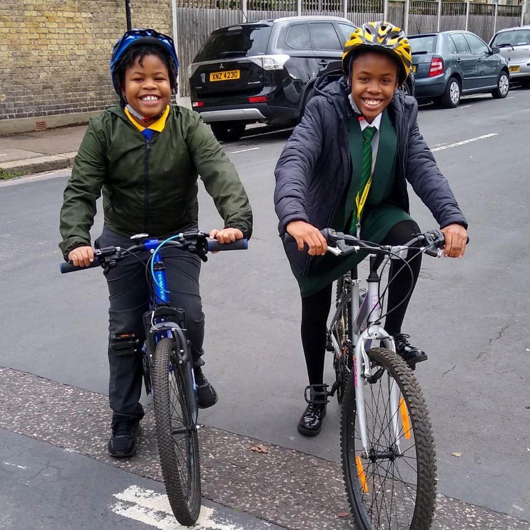 Imagine if every school run was by cycle 🤔🚲
Today is #WorldCarFreeDay! A chance to rethink everyday journeys &amp; choose active travel. 

With #CycleToSchoolWeek just around the corner, now’s the time to make your pledge to cycle instead 👉 ow.ly/Bo0v50WZZga