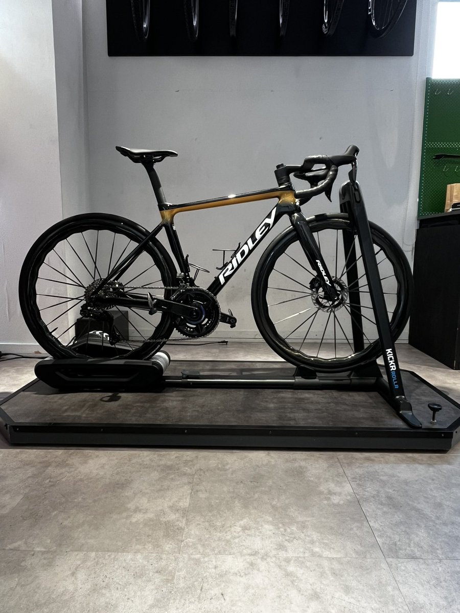 ilohasmkn's tweet photo. Falcn RS Uno-X Mobility Team Limited Edition納車〜🎉✨
スペシャライズド福島でRetül Fit受けてポジションもしっかり出して良い感じ😊

軽く乗ってみて硬いけど嫌な硬さじゃない💡ダンシングした時の軽さと反応の良さが凄い✨パワーをかけた時に想像以上に加速してくれる💪

大事に乗っていきます㊗️ https://t.co/kENbzMOPAN