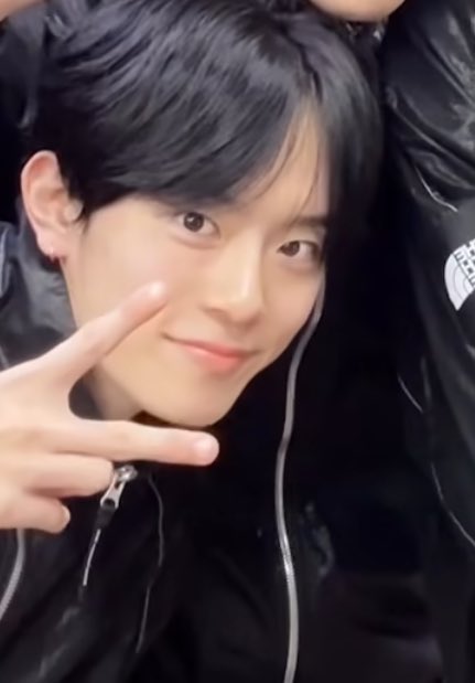 sebone_ja's tweet image. 絶対カンミンさんの手だよね
ｗｗｗｗｗｗｗｗｗｗｗｗ