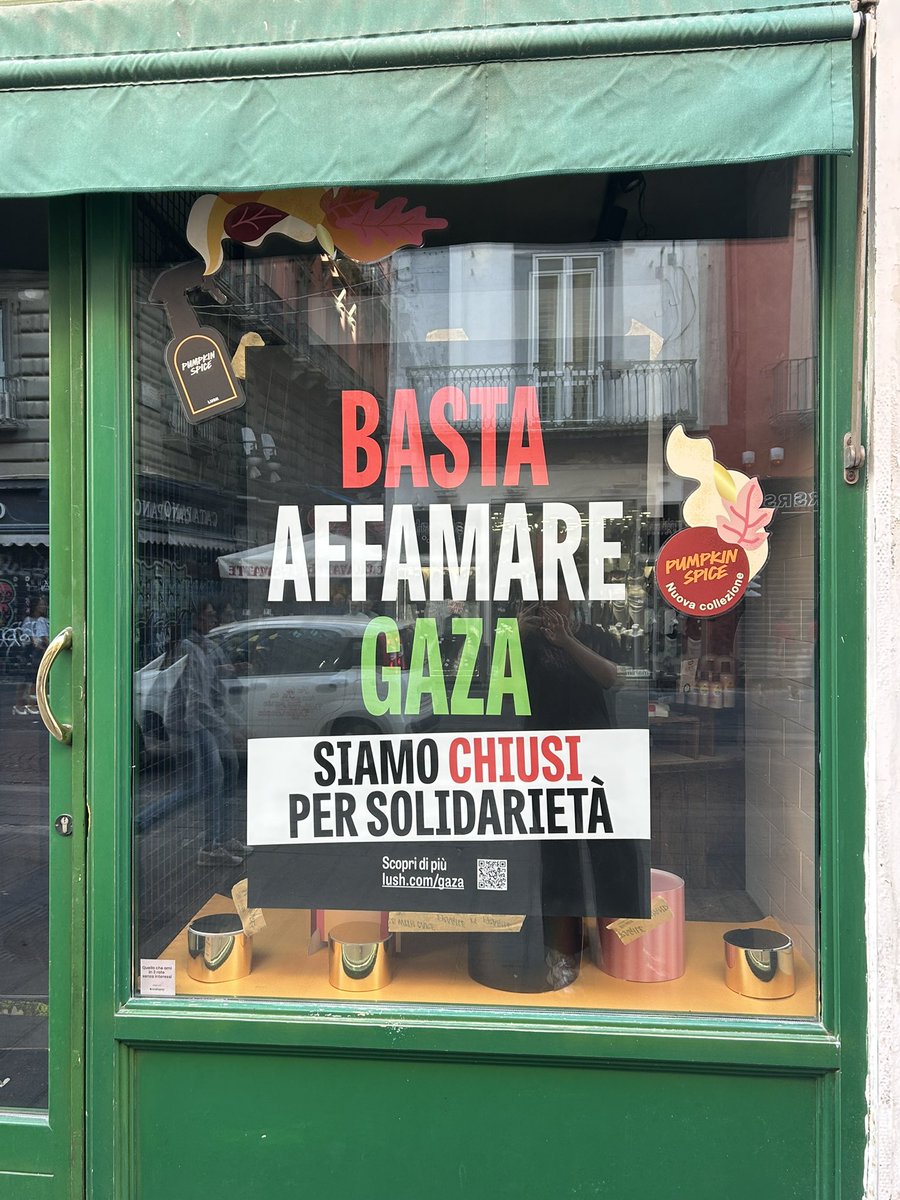 bambijoon_'s tweet photo. buongiorno solo al lush di napoli https://t.co/uwpEHYUtN2
