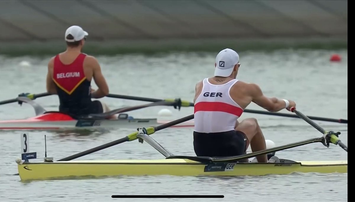3/3 op dag 2 vh WK roeien in Shanghai.   Marlon Colpaert plaatst zich bij zijn debuut in de zware skiff voor de kwartfinale na een 3de plaats in de reeks met o.a. olympisch kampioen Zeidler. Eerder wisten ook al de W1X en de M2X zich een ronde verder te roeien. 

#roeien <a href="/sporza/">sporza</a>