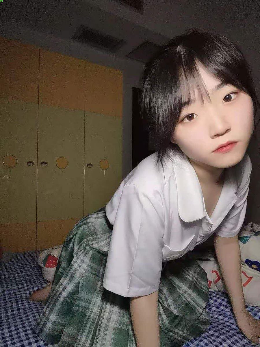 erchenshiren's tweet photo. 桃花眼配悬胆鼻的经典情欲格局，柳腰蜂臀加酥胸的体相让她天生媚骨，性欲旺盛如肾水决堤，骚劲儿内敛却直击人心，淫荡度中规中矩但M属性爆表，开发起来简单得像点火柴
#反差女大 #淫相学 #面相 #识人术 https://t.co/3Eh0nQGdrZ