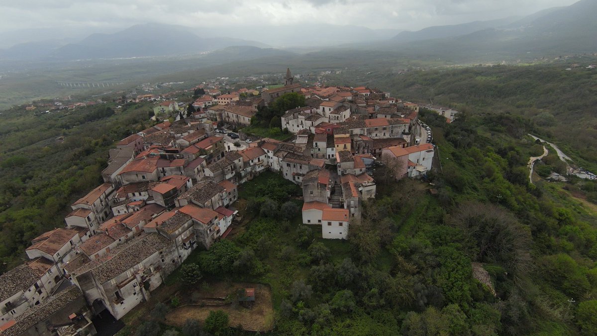 #Fornelli : Bitcoin Medieval Village 🏰

Un borgo italien perché sur une colline où tu peux vivre… entièrement en #Bitcoin 🧡

#Crypto $BTC #BTC $Bitcoin