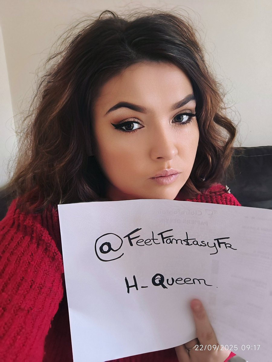 FeetFantasyFR's tweet image. Nouvelle photo de vérification. Pour ceux qui doutent encore : je suis bien réelle. H_Queen ne joue pas, H_Queen règne. 👑

#verification #real #goddess #HQueen #femdom #findom #dominance #fetish #feetgoddess #queen