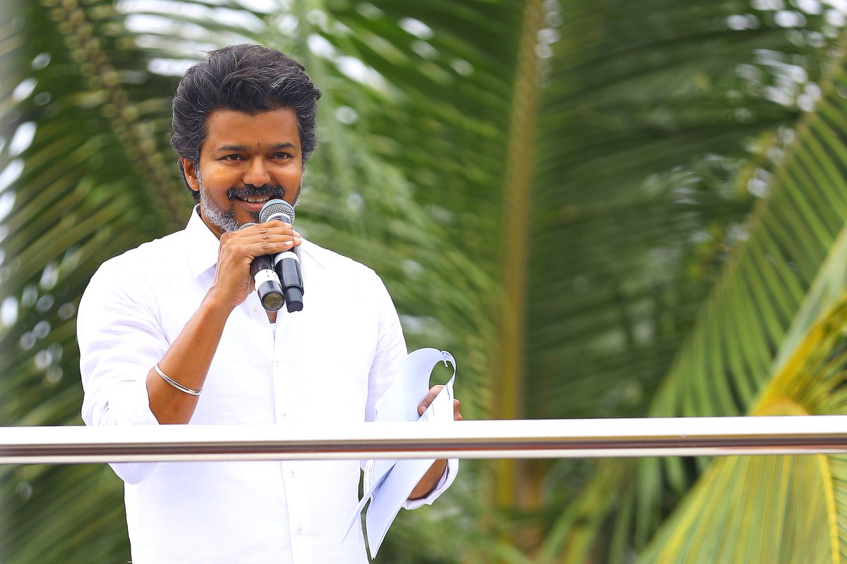 தமிழகவெற்றிக்கழகத்தின் தலைவர் <a href="/actorvijay/">Vijay</a> ❤️💛❤️ நாகப்பட்டினத்தில் மக்கள் சந்திப்பில் #உங்கவிஜய்_நா_வரேன் 👇Exclive Click 📸👇@stillsaravanan Team <a href="/SakthipriyanCi1/">Sakthipriyan Cinematographer _ Still Photographer</a> #TVKVijay #TVKVijayCampaignLive #TVKForTN #வெற்றிப்_பேரணியில்_தமிழ்நாடு #vetrikural #TVKVettriMaanadu