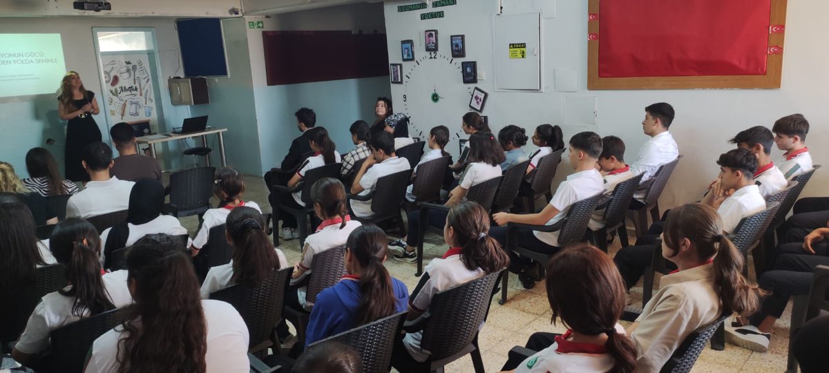UluyatL's tweet photo. Okulumuzda Uzman Psikolok Didem Peri Peri DALKILIÇ öğrencilerin akademik başarılarını arttırma, planlı çalışma ve motivasyon konularında seminer vermiştir.  Hocamıza teşekkür ediyoruz. https://t.co/fmGuiLRlE1