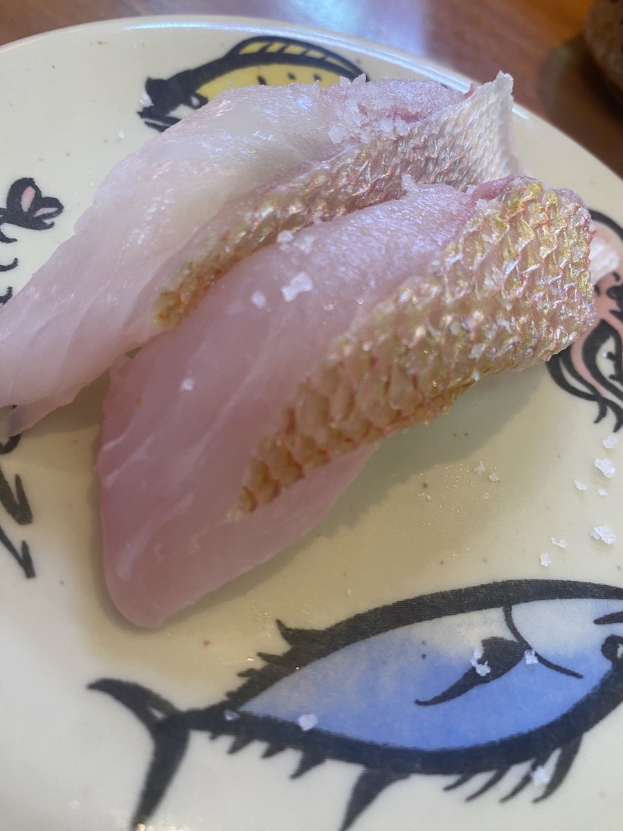 これが全部300円ってヤバすぎる。れんこ鯛が特に美味しかった。