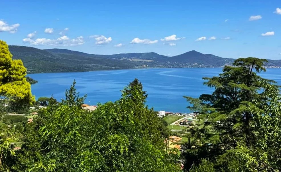 Nuevo artículo en el blog 👇
Descubre qué ver y hacer en el lago Bracciano, un lago volcánico muy cerca de Roma. Es un verdadero paraíso con bellos pueblos medievales. 

<a href="/RegioneLazio/">Regione Lazio</a> <a href="/CastleBracciano/">Castello Bracciano</a> <a href="/AnguillaraSab/">Anguillara Sabazia</a> <a href="/3vignanoRomano/">Trevignano Romano</a> 

milyunarutas.com/que-ver-y-hace…