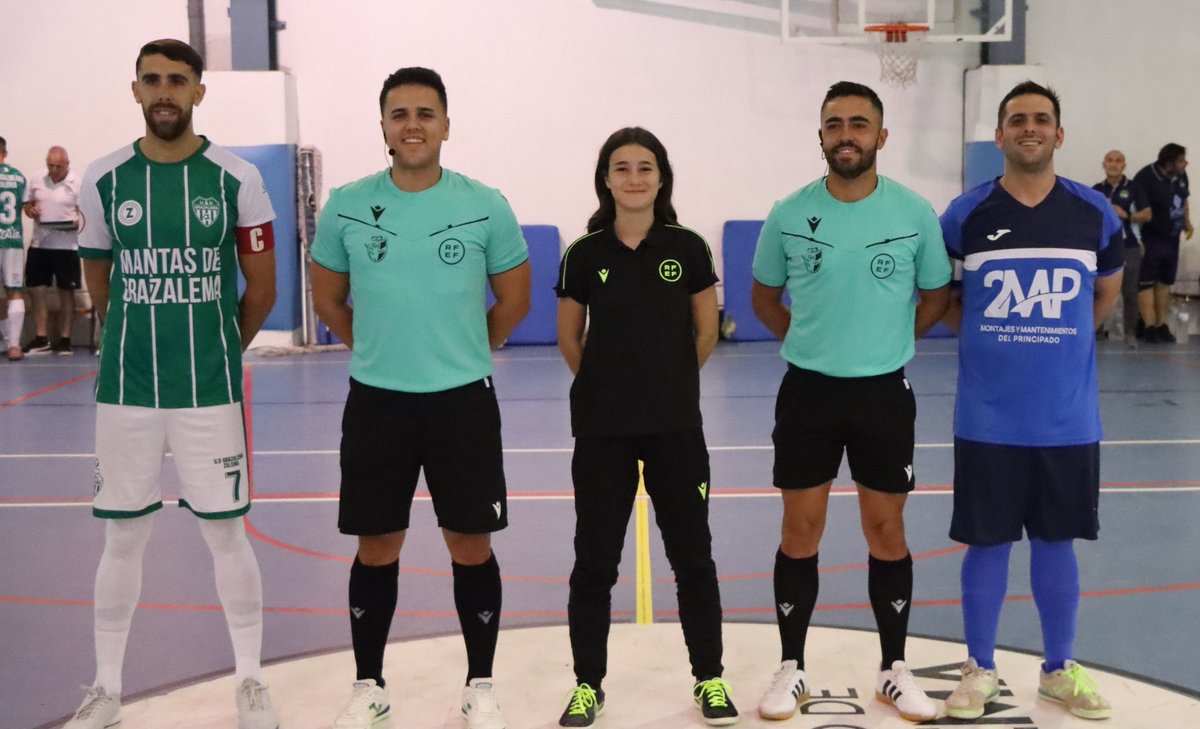 🌞 #G17Tercera
🟢 En el derbi gaditano -muy intenso- entre <a href="/UDGrazalema/">U.D. GRAZALEMA</a> - #LaUnión, al final del partido nadie se acordó de los árbitros. 
👏 Excelente arbitraje de Blas del Valle y Miguel A. Merino. En la mesa estuvo, María Carrasco. Los tres colegiados de <a href="/RFAFArbitros/">RFAF - Comité de Árbitros</a> Cádiz