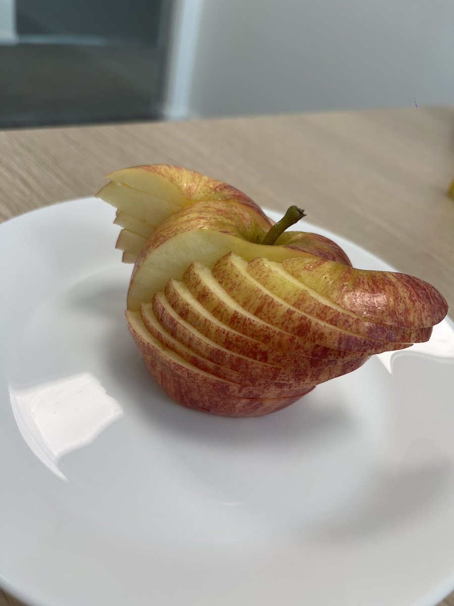 جمال #الحياة أن تعيشها بما تملك وتكيف نفسك بما لديك من معطيات لتحب لتكون سعيداً.
#ملامح_وجودك