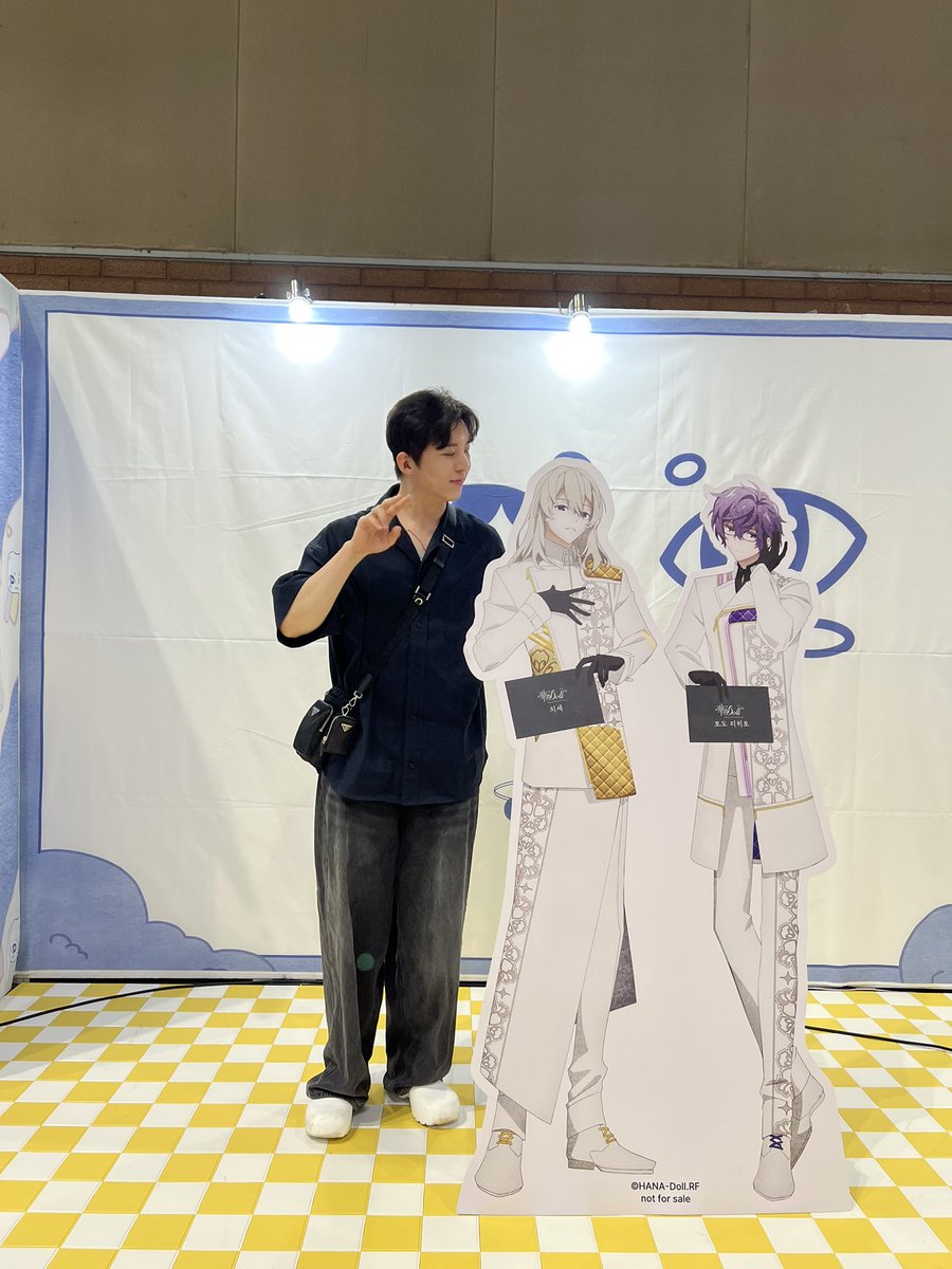 어제 웹툰페어 찾아주신 많은 분들께 감사드립니다!! 하나돌 더빙 많이 사랑해주세요😆

그리구 다음주 로콜라보카페 방문 시간이 27일 14:30~16:00로 변경되었습니다🥲
급한 일정이 생겨서..! 변동이 잦네요ㅠㅠ
양해 해주시면 감사하겠습니다🙇‍♂️

27-28 주말 양일간 뵐게요! 감사합니다🫶