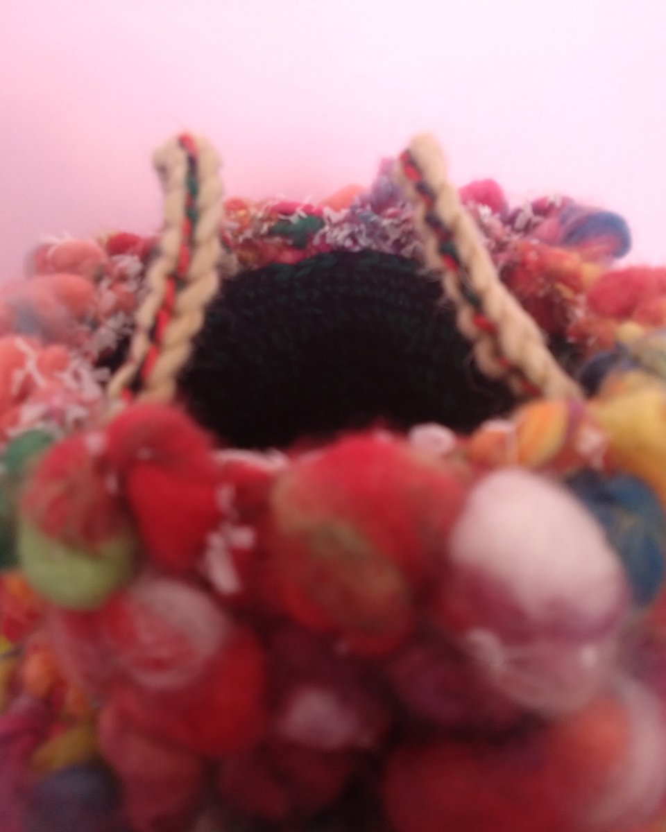 antoco10's tweet photo. ポコポコのもこもこバッグ✨
持ち手が2つあるバージョンを作りました🥰

ポコポコが激しすぎてめっちゃくちゃかわいい(笑)💕
かわいすぎる(笑)😍 https://t.co/5QklcaAhlS