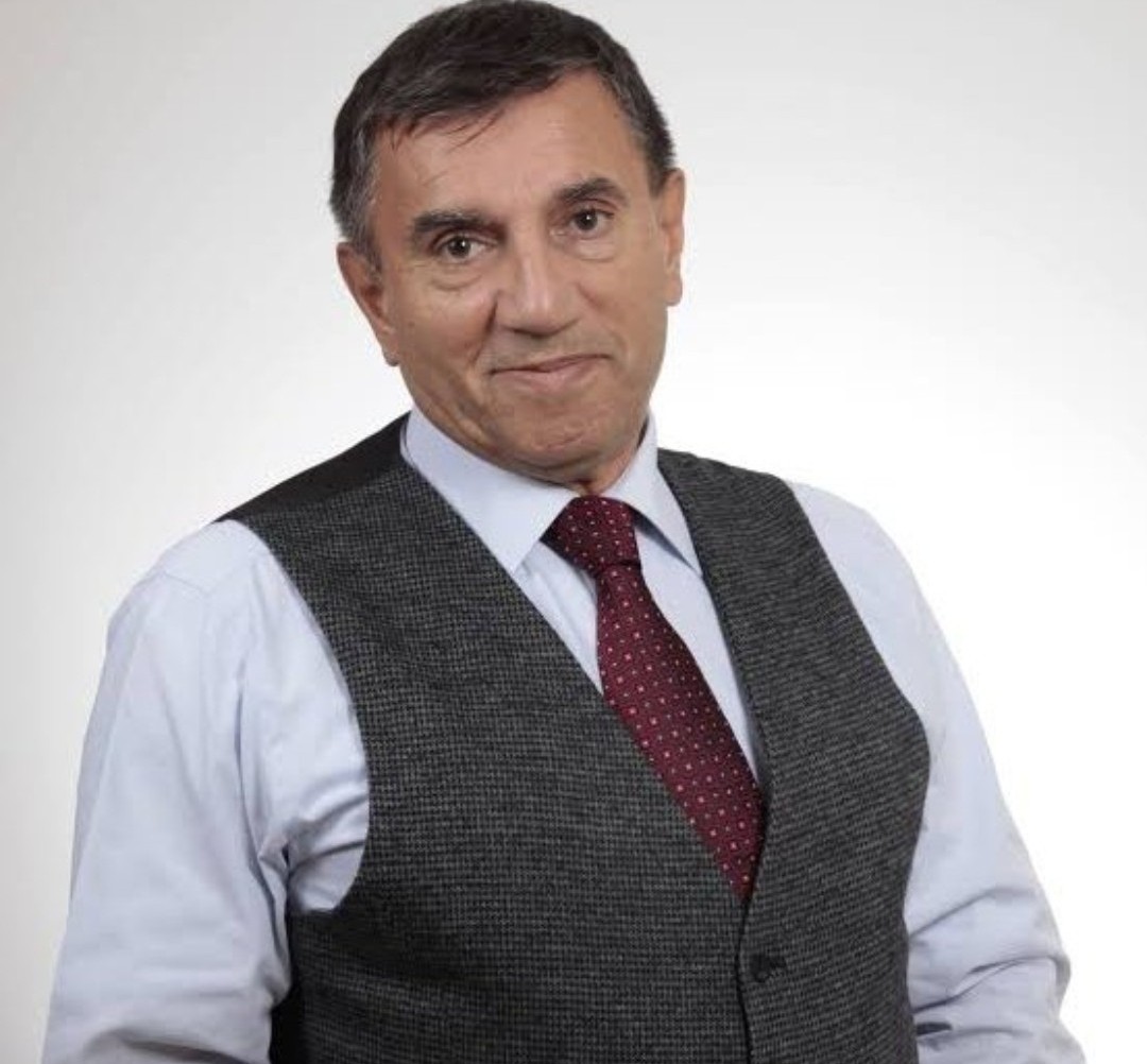 "Bir toplum üretmek istiyorsa Köy Enstitüsü kurar. Üretmeden  tüketmek istiyorsa AVM kurar."

Pof. Dr. Üstün Dökmen...