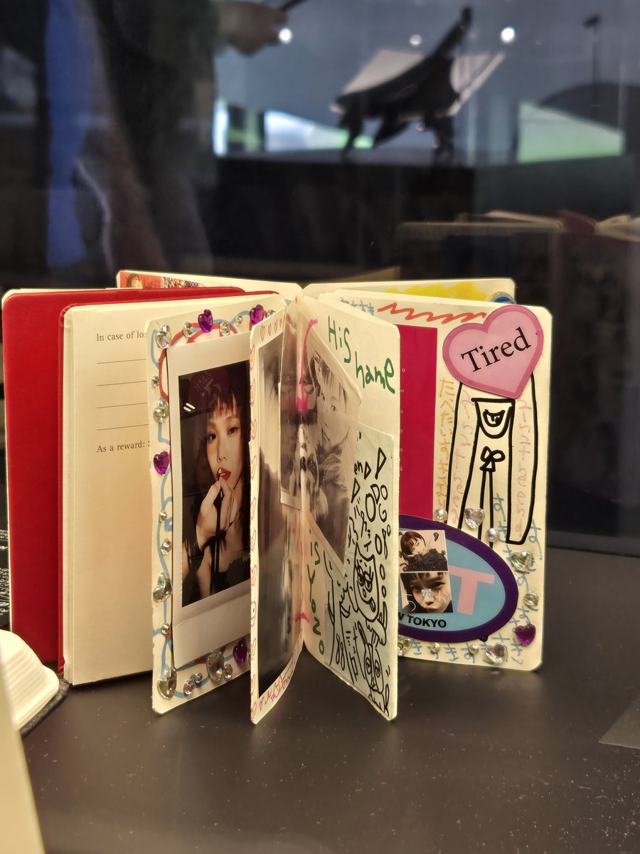 v4zrv's tweet image. アイナさんのプリ帳見てきた！😆もうアイナさん好きすぎてやばい、可愛すぎだろ。今日の飛行機もアイナさんとBiSHの曲を聴きながら帰ります✈
#アイナジエンド