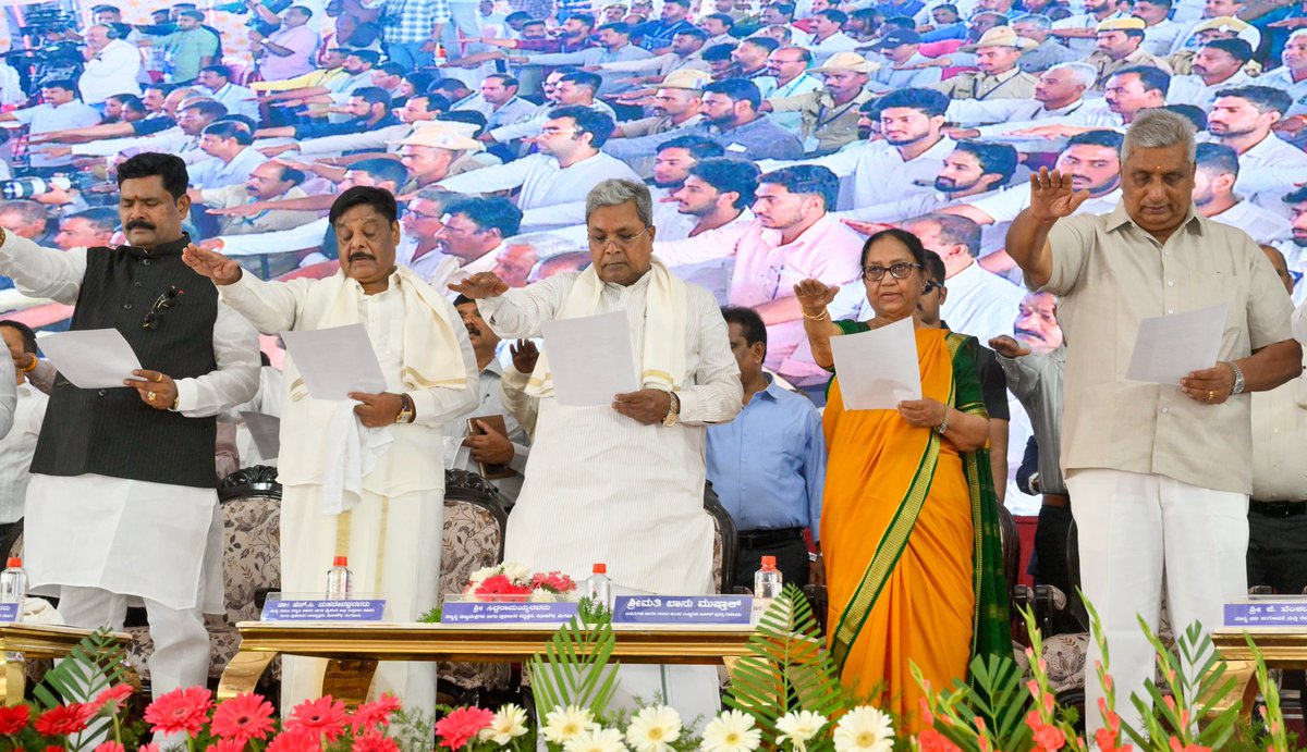 ಗೋಡಾ ಹೈ - ಮೈದಾನ್ ಹೈ: ಬನ್ನಿ ಚುನಾವಣೆಯಲ್ಲಿ ರಾಜಕಾರಣ ಮಾಡೋಣ. ನಾಡಹಬ್ಬದ ವಿಚಾರದಲ್ಲಿ ಕೆಟ್ಟ ರಾಜಕಾರಣ ಬೇಡ.

ದಸರಾ ಉತ್ಸವ ಮತ್ತು ನಮ್ಮ ಸಾಂಸ್ಕೃತಿಕ ಹಿರಿಮೆಯ ಪರಿಚಯ ಇಲ್ಲದವರು ಬಾನು ಮುಷ್ತಾಕ್ ಅವರಿಗೆ ವಿರೋಧಿಸಿದ್ದರು. ಇತಿಹಾಸ ತಿರುಚಿ, ಸ್ವಾರ್ಥ ರಾಜಕೀಯ ಮಾಡುವುದು ಅಕ್ಷಮ್ಯ ಅಪರಾಧ. ರಾಜಕಾರಣ ಮಾಡುವುದಿದ್ದರೆ ಚುನಾವಣೆಯಲ್ಲಿ